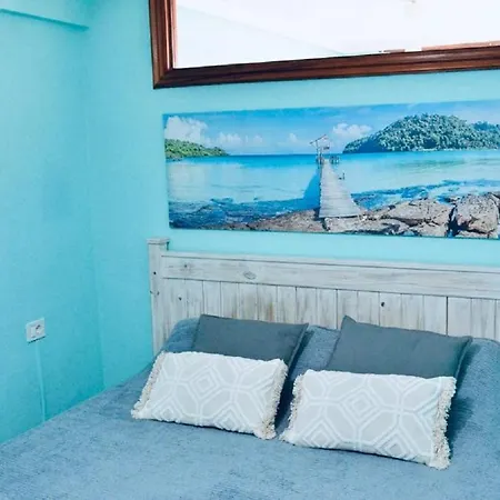 The Light Blue House Apartment *
